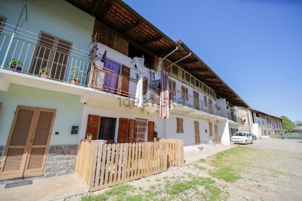 casa indipendente in vendita a Rivarolo Canavese in zona Paglie
