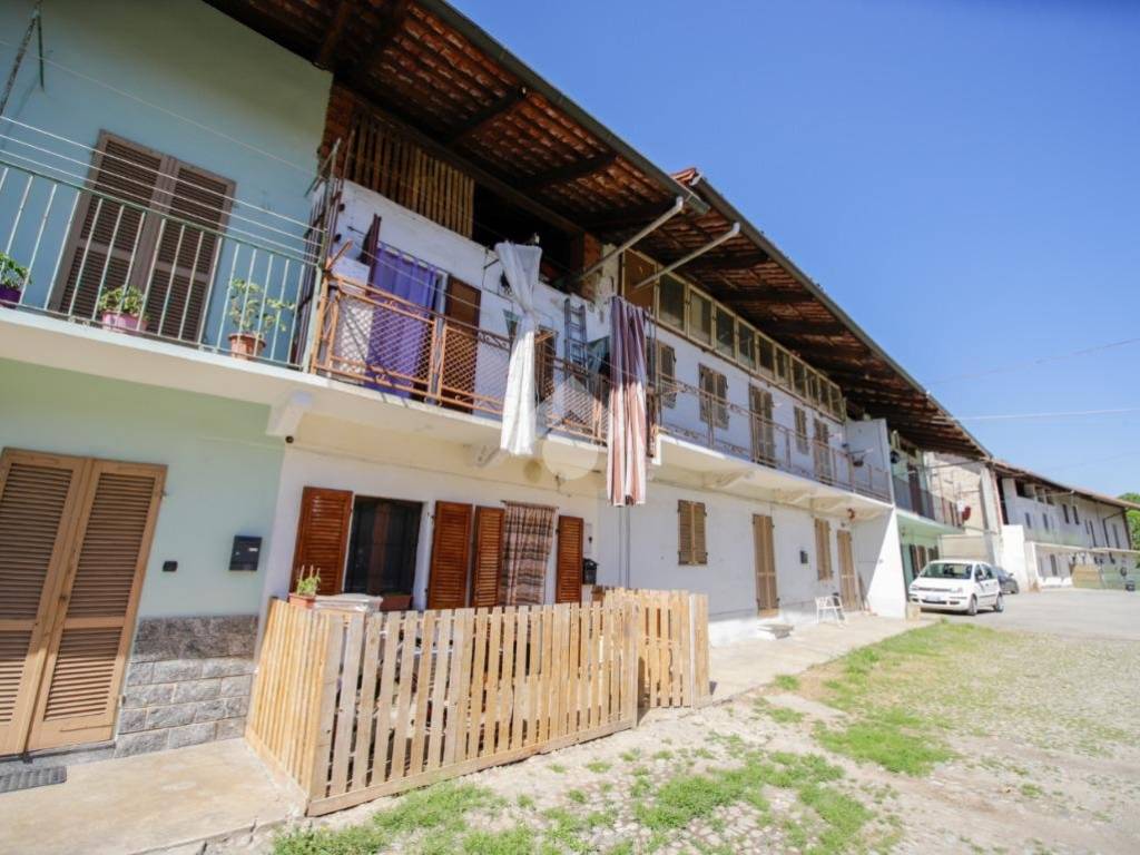 casa indipendente in vendita a Rivarolo Canavese in zona Paglie