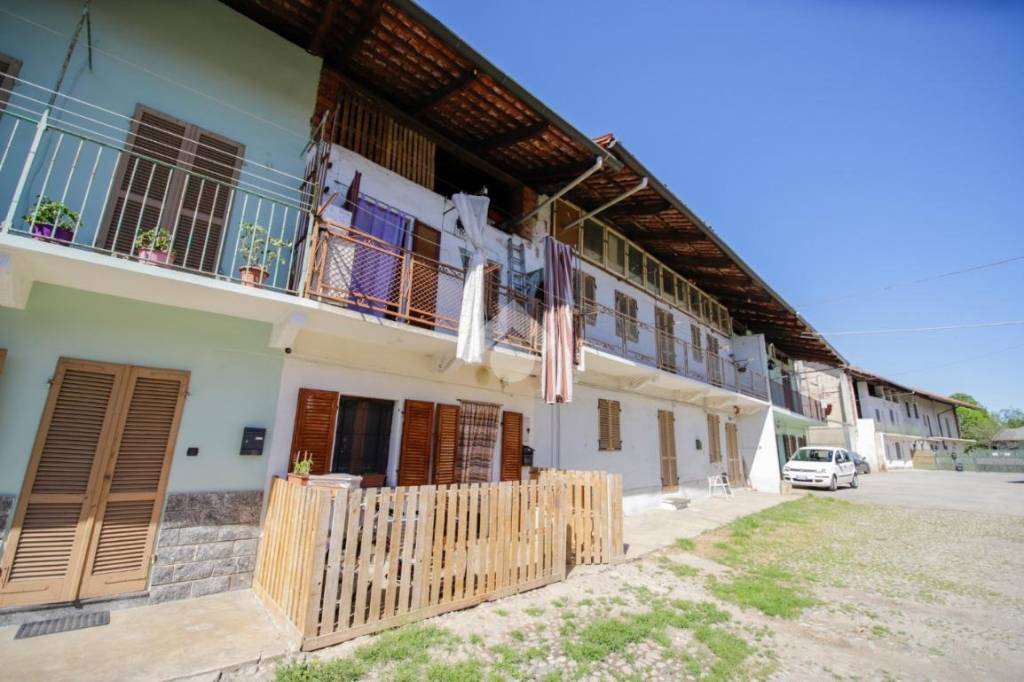 casa indipendente in vendita a Rivarolo Canavese in zona Paglie