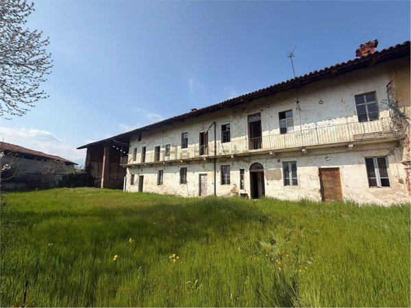 casale in vendita a Rivarolo Canavese in zona Paglie