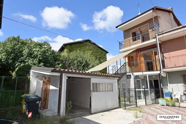 casa indipendente in vendita a Rivarolo Canavese in zona Vesignano