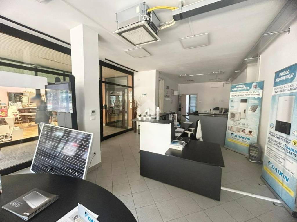 negozio in vendita a Rivarolo Canavese