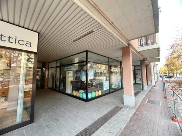 negozio in vendita a Rivarolo Canavese