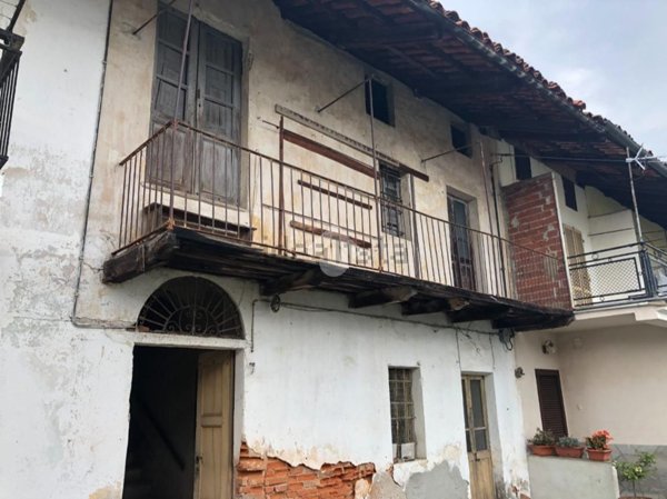 casa semindipendente in vendita a Rivarolo Canavese in zona Pasquaro