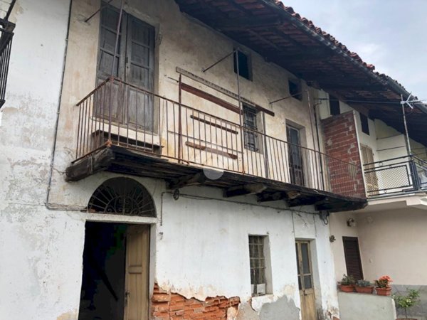 casa semindipendente in vendita a Rivarolo Canavese in zona Pasquaro