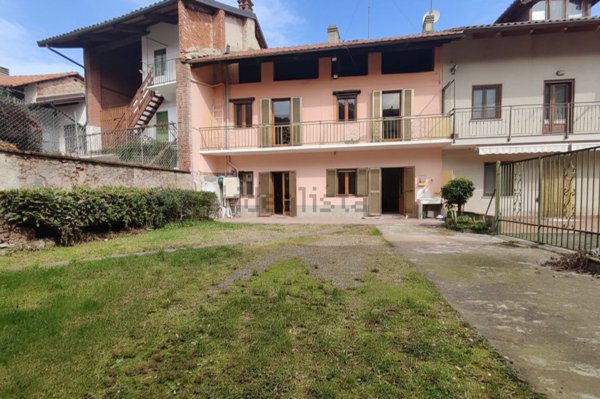 casa semindipendente in vendita a Rivarolo Canavese in zona Vesignano