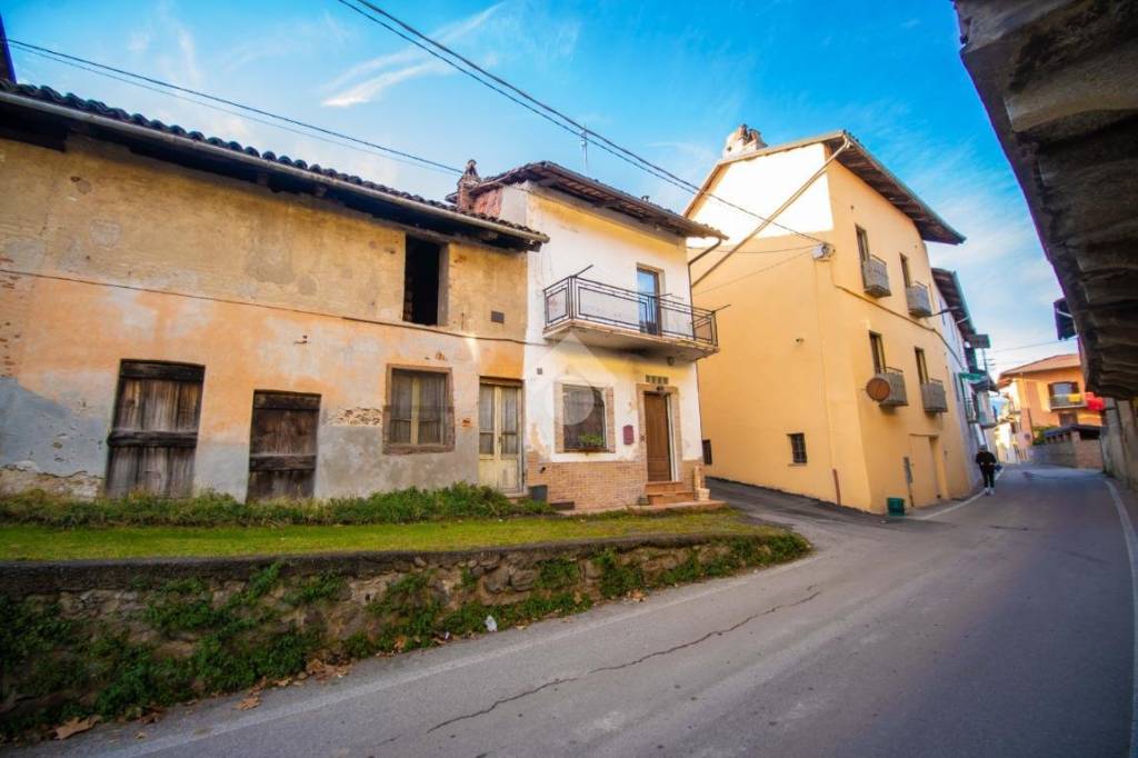 casa semindipendente in vendita a Rivarolo Canavese in zona Vesignano