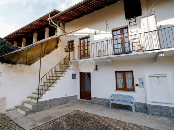 casa semindipendente in vendita a Rivarolo Canavese in zona Vesignano