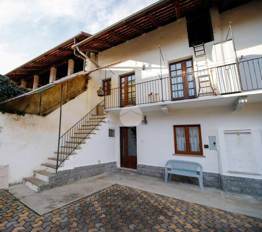 casa indipendente in vendita a Rivarolo Canavese in zona Vesignano
