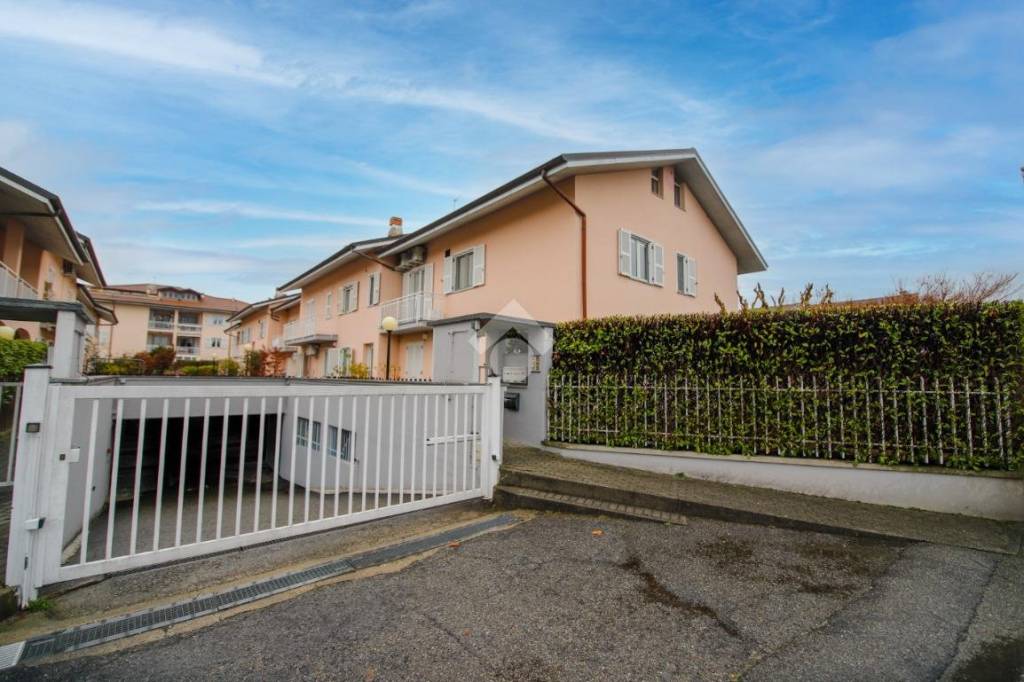 appartamento in vendita a Rivarolo Canavese in zona Pasquaro