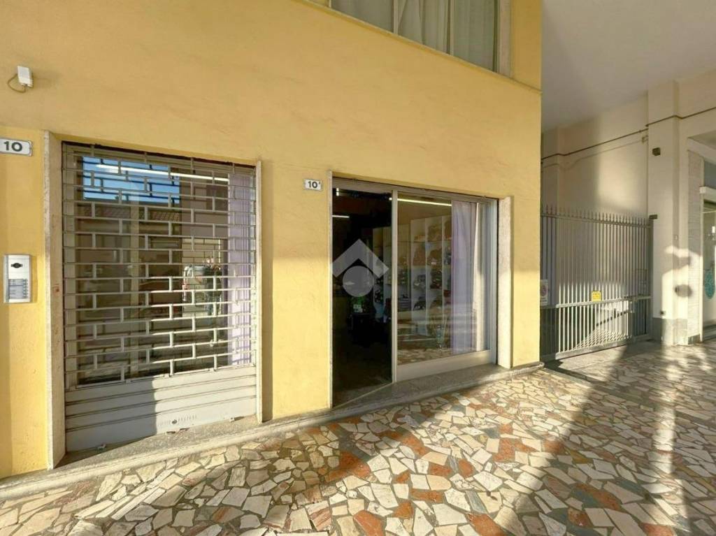 negozio in vendita a Rivarolo Canavese