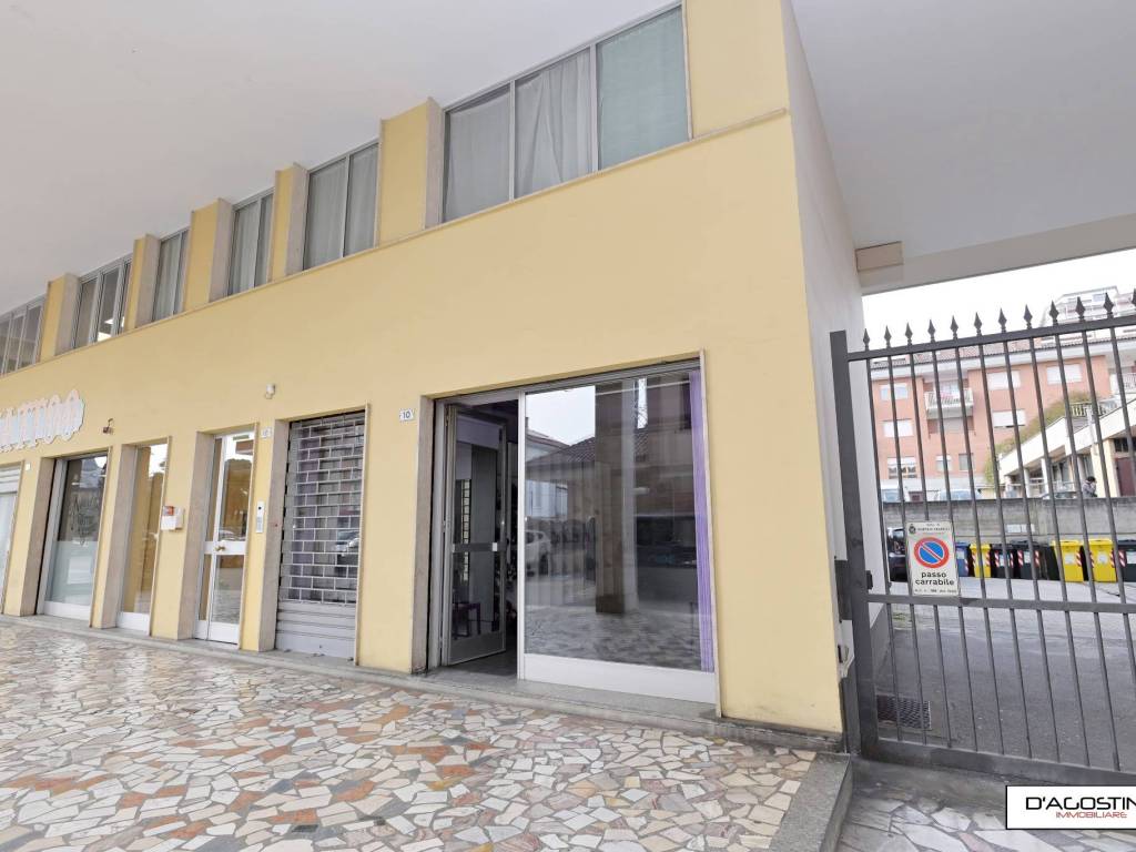 negozio in vendita a Rivarolo Canavese