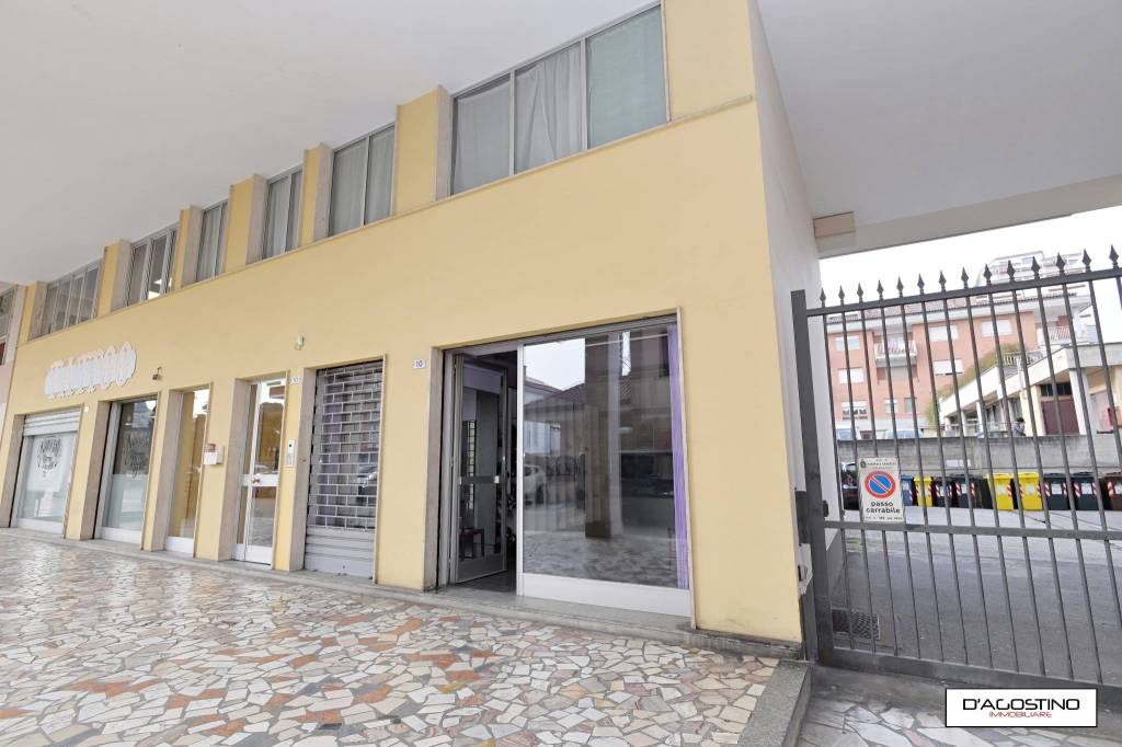 negozio in vendita a Rivarolo Canavese