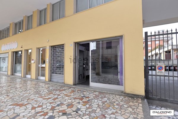 locale commerciale in vendita a Rivarolo Canavese