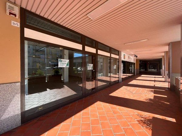 negozio in vendita a Rivarolo Canavese
