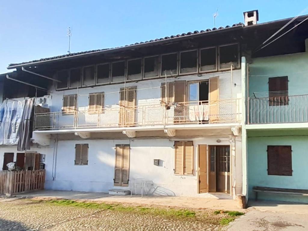 casa indipendente in vendita a Rivarolo Canavese in zona Paglie