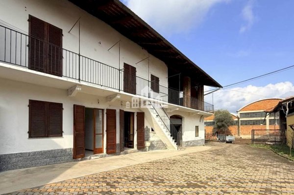 casa indipendente in vendita a Rivarolo Canavese in zona Vesignano