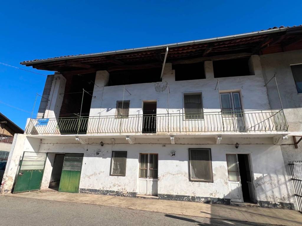 casa indipendente in vendita a Rivarolo Canavese in zona Praglie