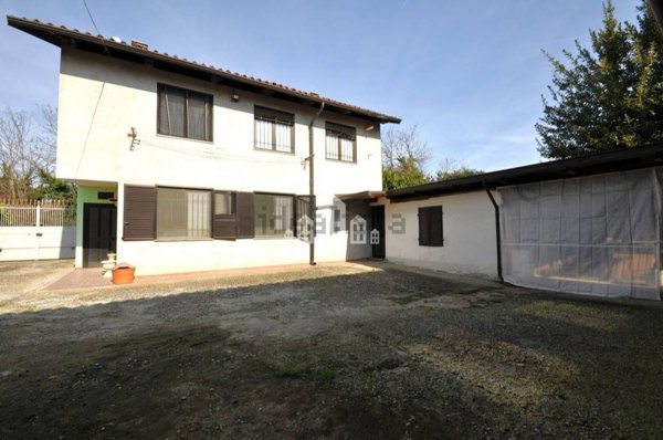 casa indipendente in vendita a Rivarolo Canavese in zona Vesignano