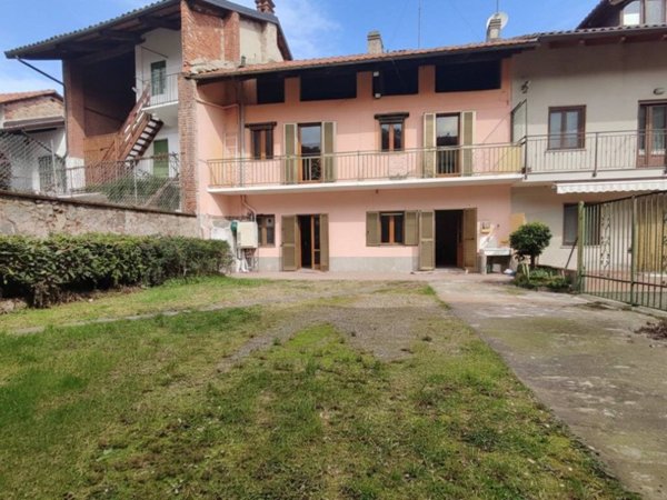 casa indipendente in vendita a Rivarolo Canavese in zona Vesignano