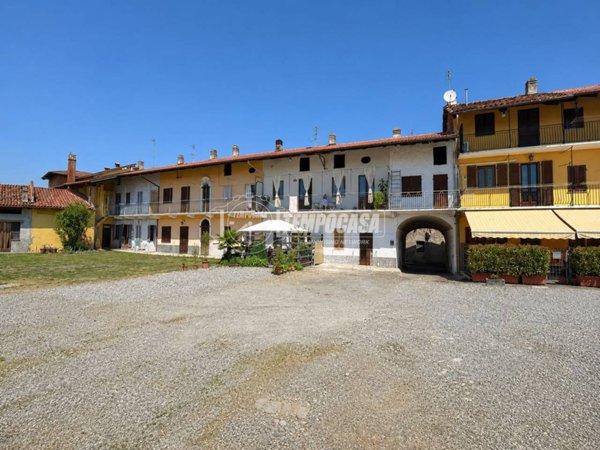 casa indipendente in vendita a Rivarolo Canavese in zona Vesignano
