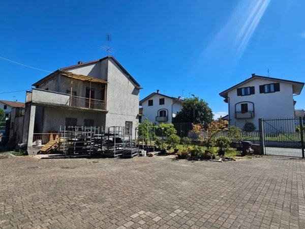 casa indipendente in vendita a Rivarolo Canavese in zona Pasquaro