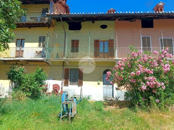 casa semindipendente in vendita a Rivarolo Canavese in zona Vesignano