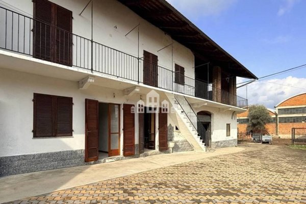 casa indipendente in vendita a Rivarolo Canavese in zona Vesignano