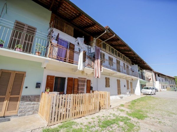 casa semindipendente in vendita a Rivarolo Canavese in zona Paglie