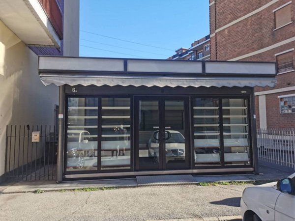 negozio in vendita a Rivoli in zona Cascine Vica