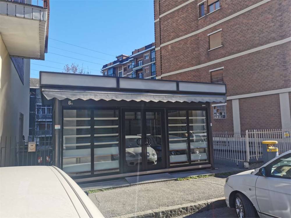 negozio in vendita a Rivoli in zona Cascine Vica