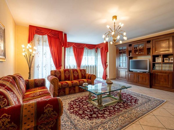 appartamento in vendita a Rivoli in zona Cascine Vica