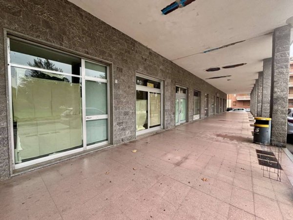 negozio in vendita a Rivoli in zona Cascine Vica