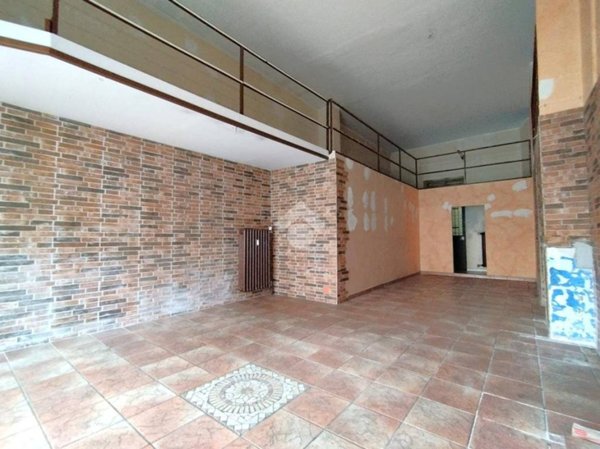 negozio in vendita a Rivoli in zona Cascine Vica