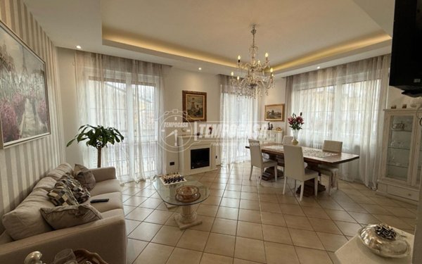 appartamento in vendita a Rivoli in zona Cascine Vica