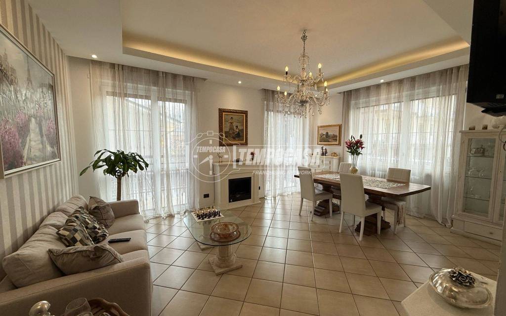 appartamento in vendita a Rivoli in zona Cascine Vica