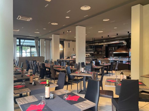 negozio in vendita a Rivoli in zona Cascine Vica