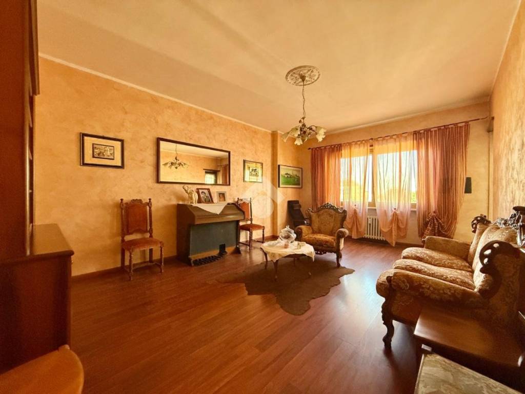 appartamento in vendita a Rivoli in zona Cascine Vica