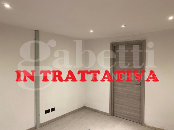 locale commerciale in vendita a Rivoli in zona Cascine Vica