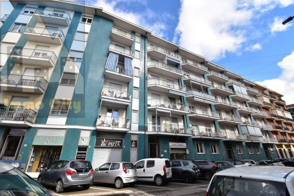 negozio in vendita a Rivoli in zona Cascine Vica