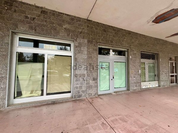 negozio in vendita a Rivoli in zona Cascine Vica