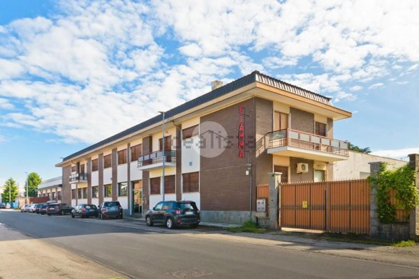 capannone in vendita a Rivoli in zona Cascine Vica