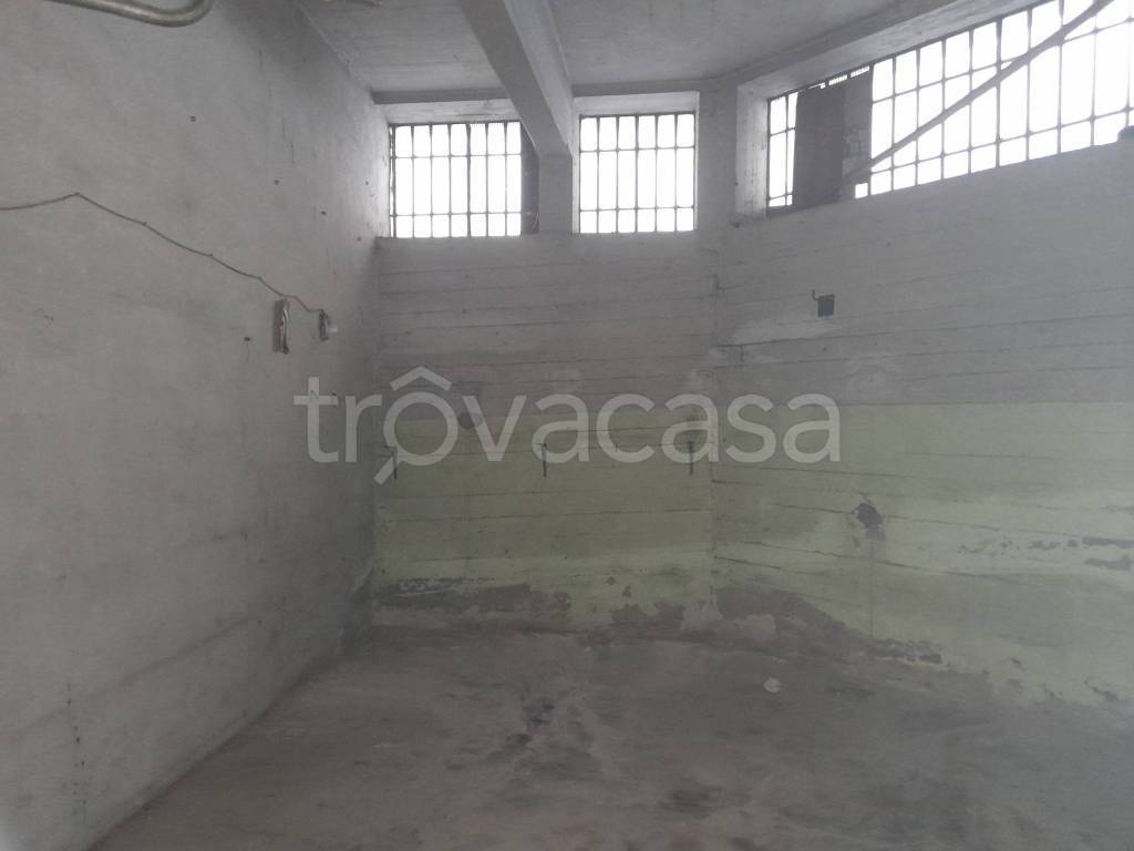 locale di sgombero in vendita a Rivoli