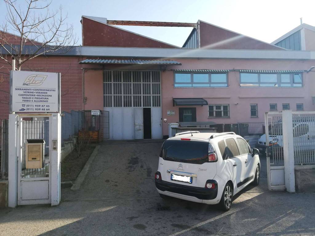 locale commerciale in vendita a Rivoli