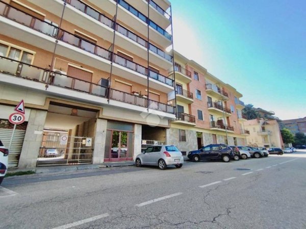 locale di sgombero in vendita a Rivoli