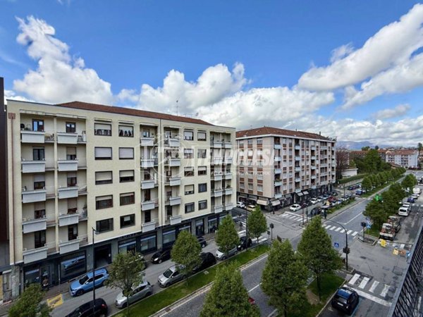 appartamento in vendita a Rivoli in zona Cascine Vica