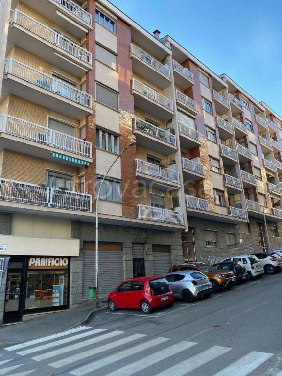 appartamento in vendita a Rivoli in zona Cascine Vica