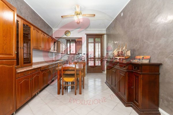 appartamento in vendita a Rivoli in zona Cascine Vica