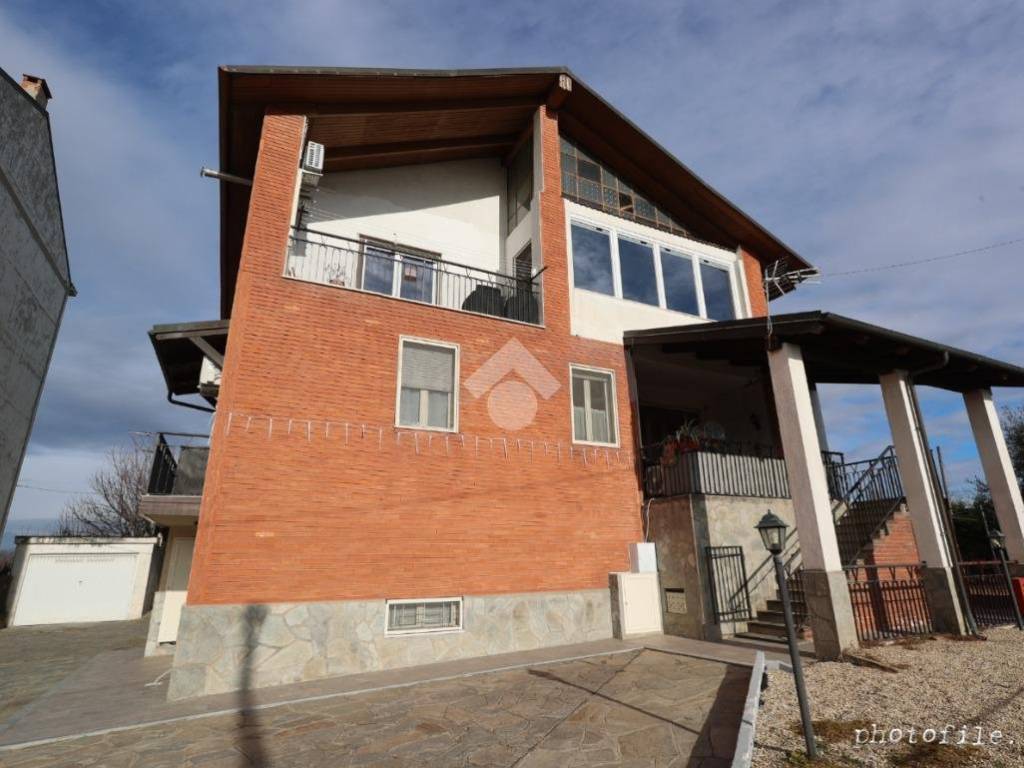 casa indipendente in vendita a Rivoli in zona Bruere