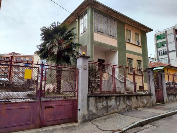 casa indipendente in vendita a Rivoli in zona Cascine Vica